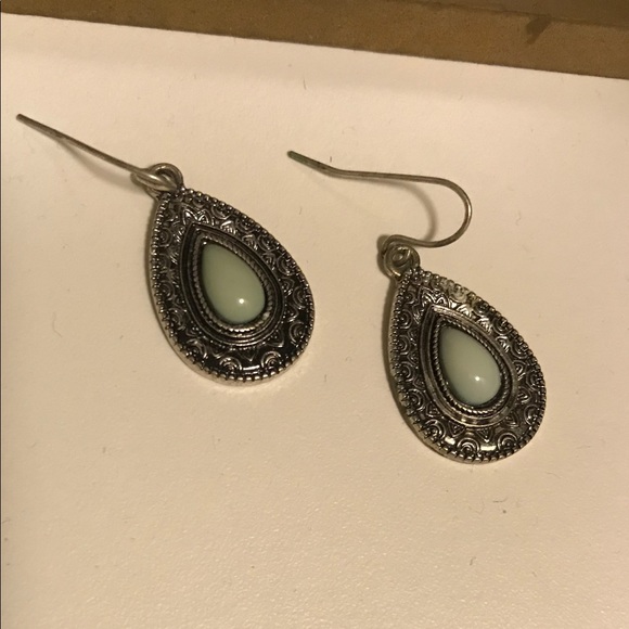 Light blue and silver Free People drop earrings - Picture 3 of 4